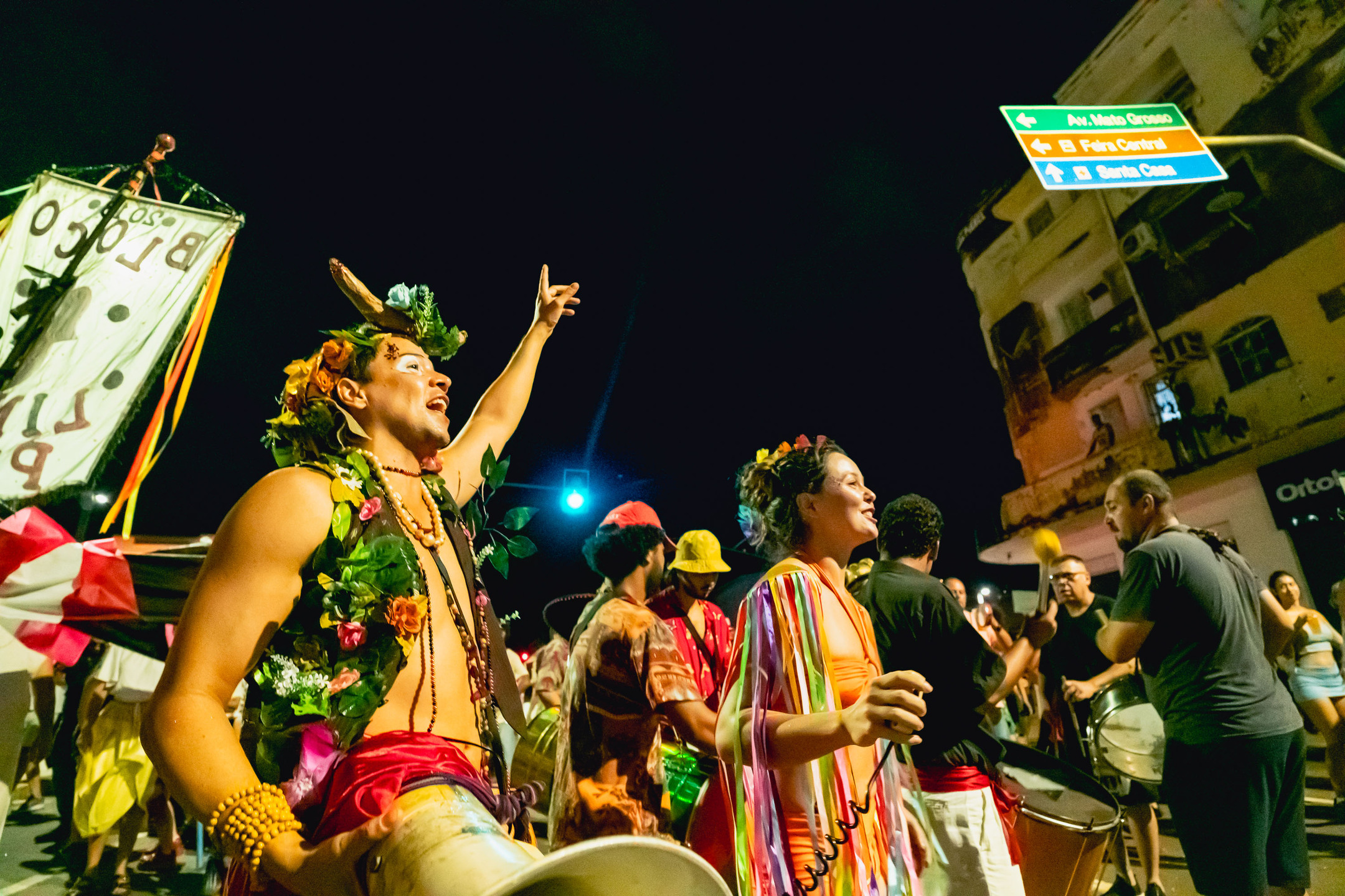 (12.fev.26) - Moreno Mour&atilde;o e Fran Corona, integrantes do Imagin&aacute;rio Maracangalha e realizadores do Bloco Evo&eacute; Baco. Foto: Tero Queiroz
