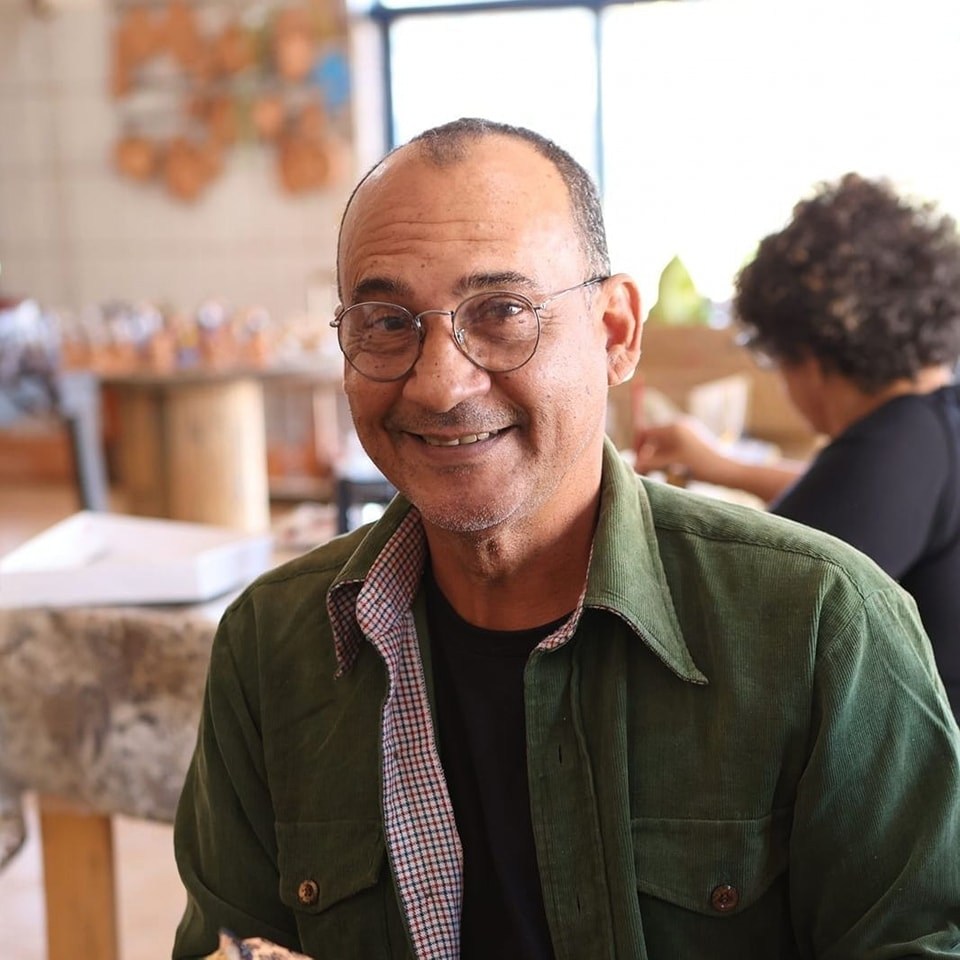 Robertson fez diversas forma&ccedil;&otilde;es e teve orienta&ccedil;&otilde;es para inserir-se no mercado de venda de artesanatos. Foto: Arquivo pessoal