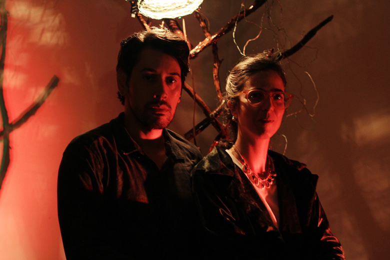 A obra prop&otilde;e uma experi&ecirc;ncia sensorial que cruza dan&ccedil;a contempor&acirc;nea, literatura, artes visuais e tecnologia. Foto: Lunar Fotografias