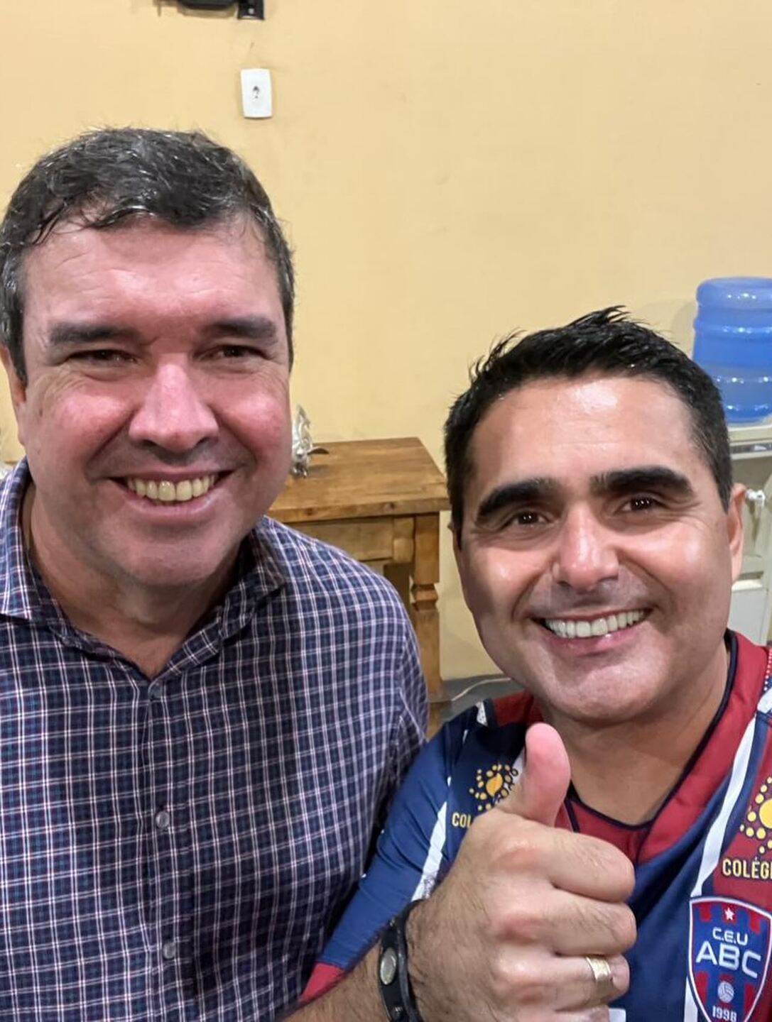 Riedel entregar&aacute; a Setesc a Herculano no velho 'toma l&aacute;, d&aacute; c&aacute;'. Foto: Facebook | Herculano Borges