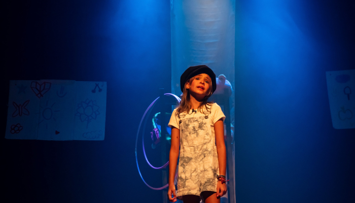 Ol&iacute;via Arruda de 9 anos,apresentando cena autoral 1001 coisas para fazer | Foto: Gabriella Thais