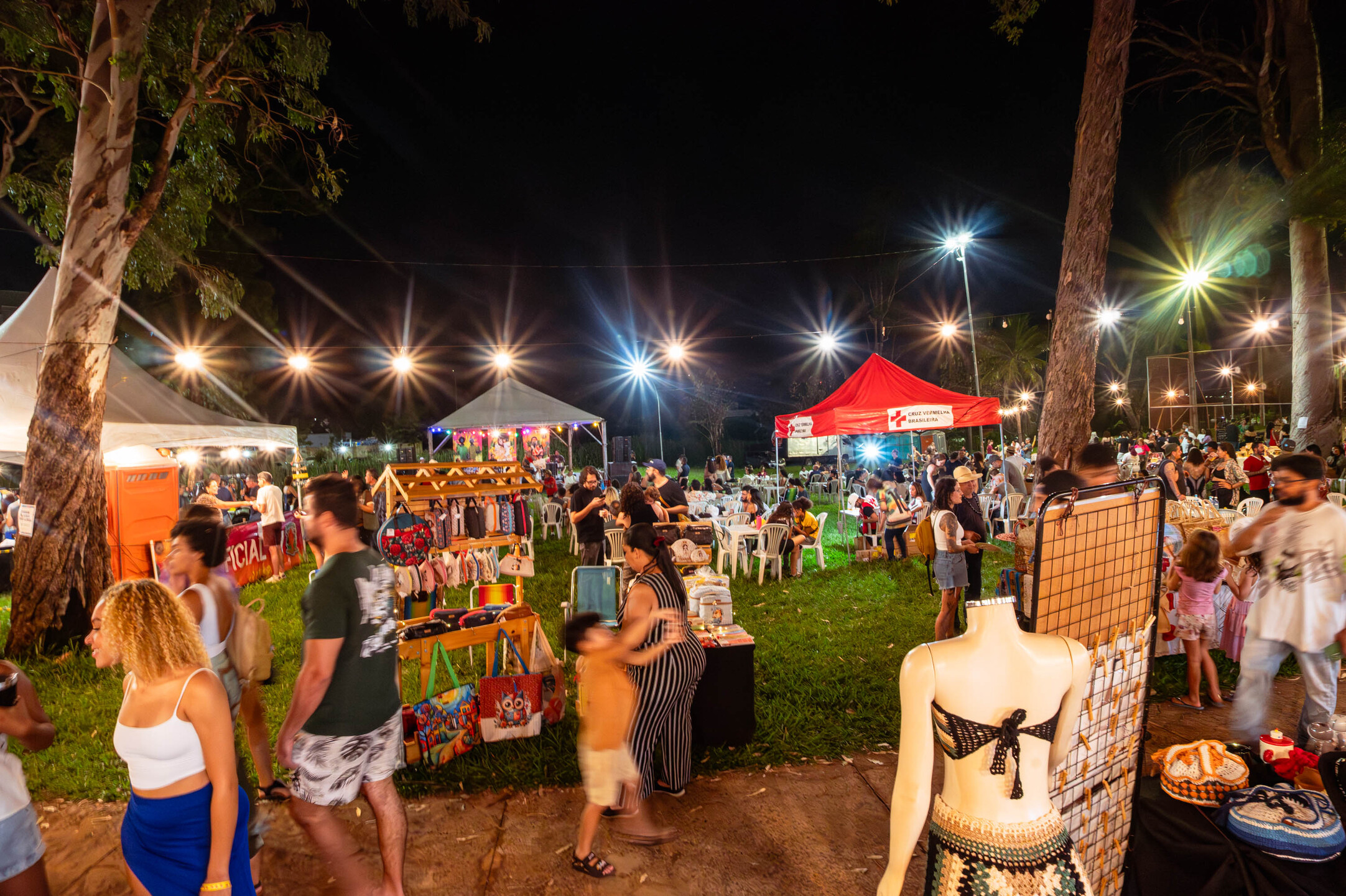 (7.mar.26)  31&ordf; edi&ccedil;&atilde;o da Feira Ziriguidum re&uacute;ne centenas de pessoas na Pra&ccedil;a do Preto Velho, no Jardim Paulista, em Campo Grande (MS). Foto: Tero Queiroz