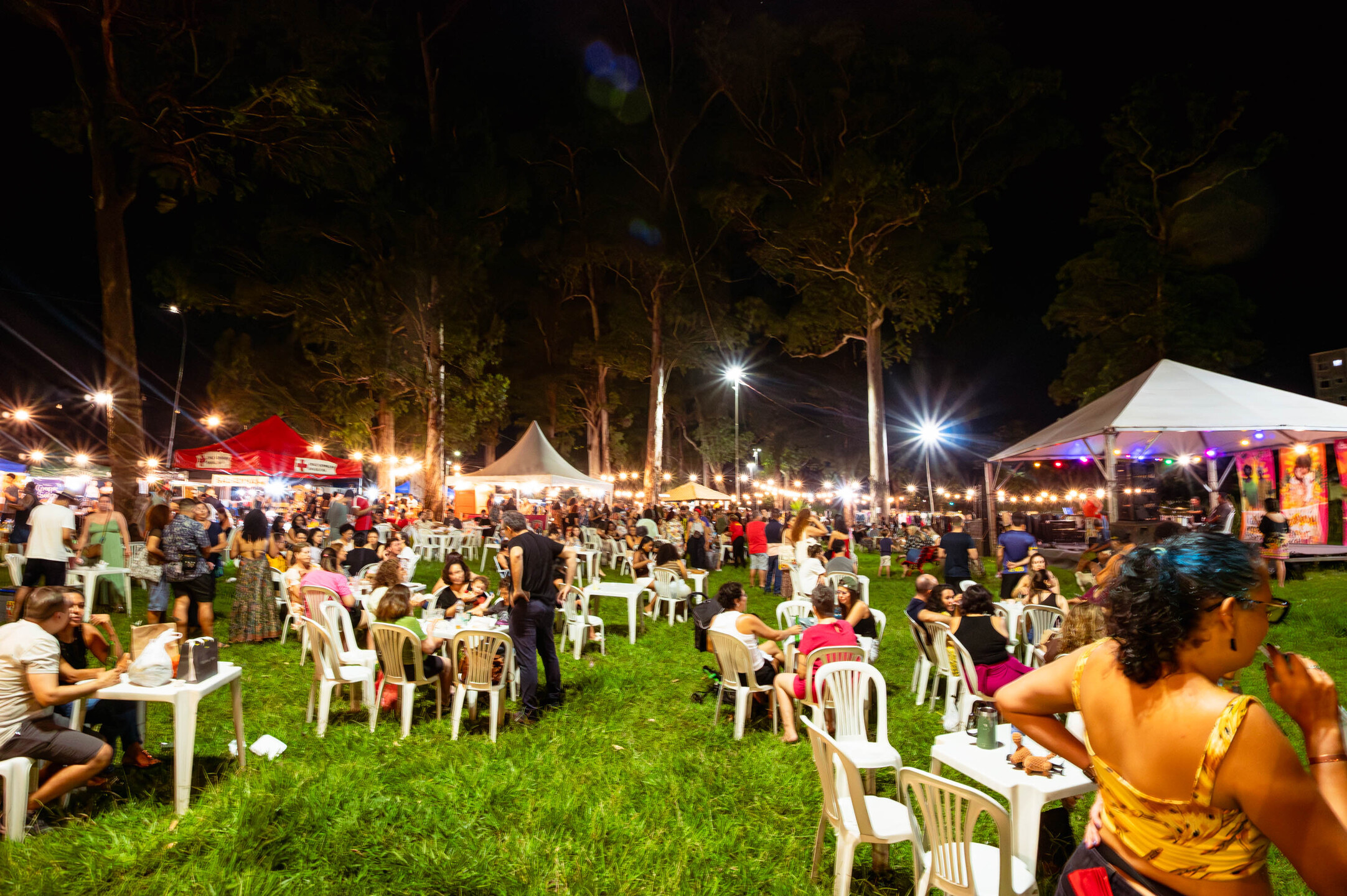 (7.mar.26)  Feira Ziriguidum na Pra&ccedil;a do Preto Velho, em Campo Grande (MS). Foto: Tero Queiroz