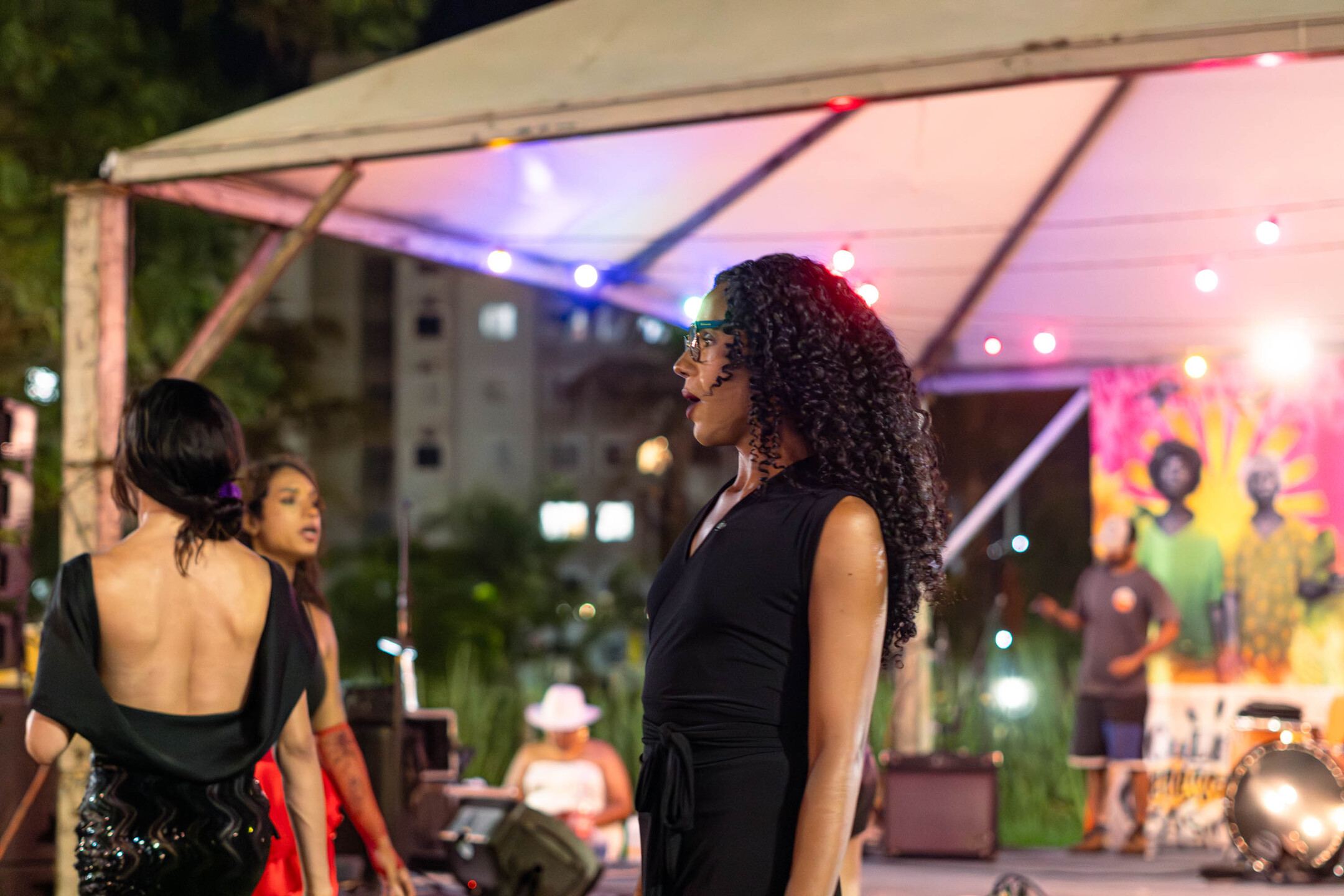 (7.mar.2026)  Integrantes da Coletiva De Trans Pra Frente apresenta performance durante a 31&ordf; edi&ccedil;&atilde;o da Feira Ziriguidum. Foto: Tero Queiroz