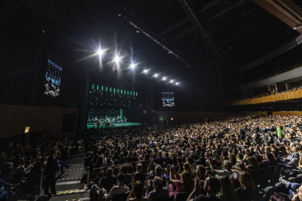 P&uacute;blico no show da banda Dire Straits Legacy | Foto: Giu Pera