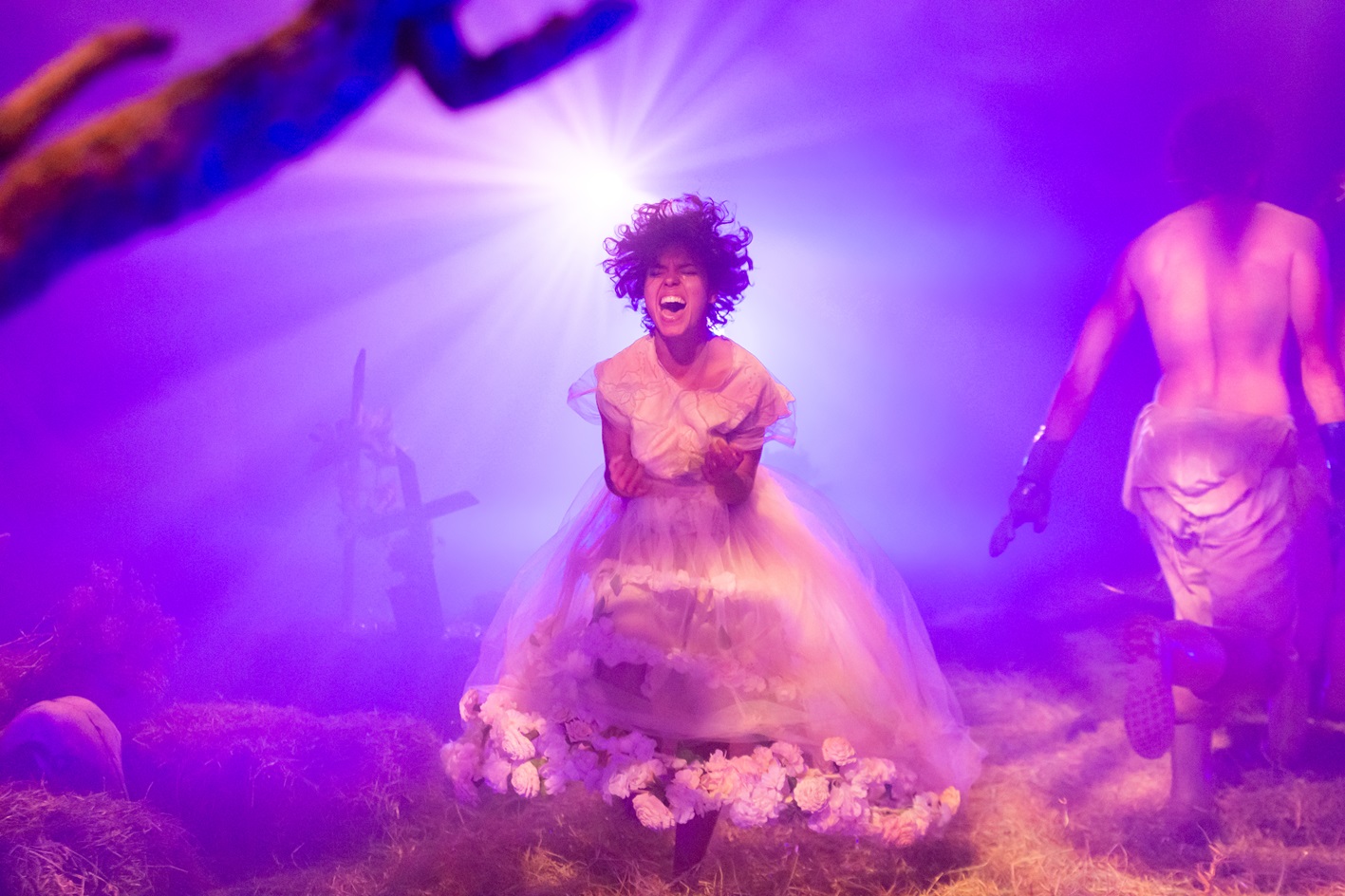 Pe&ccedil;a 'Republikkk' do coletivo Teatro Gueroba | Foto: Angela Mac&aacute;rio 