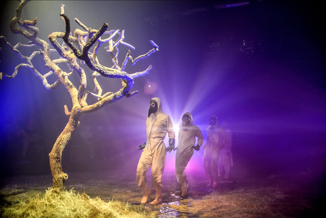 Espet&aacute;culo 'Republikkk ou Encruzilhada N&atilde;o &Eacute; Beco', do coletivo Teatro Gueroba |  Foto: Layza Vasconcelos 