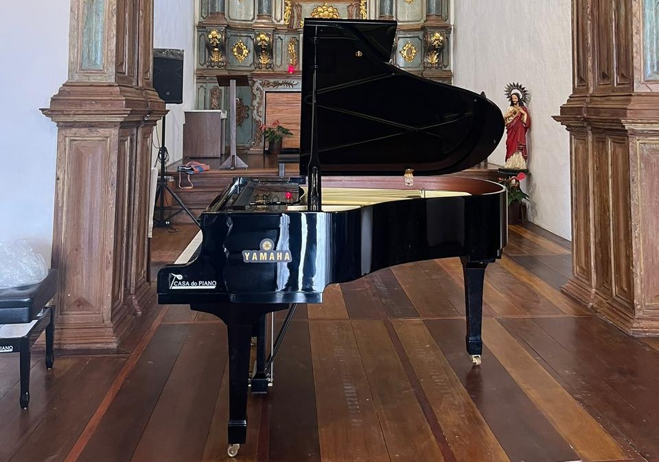 O instrumento, um modelo Yamaha C3X | Foto: Divulga&ccedil;&atilde;o