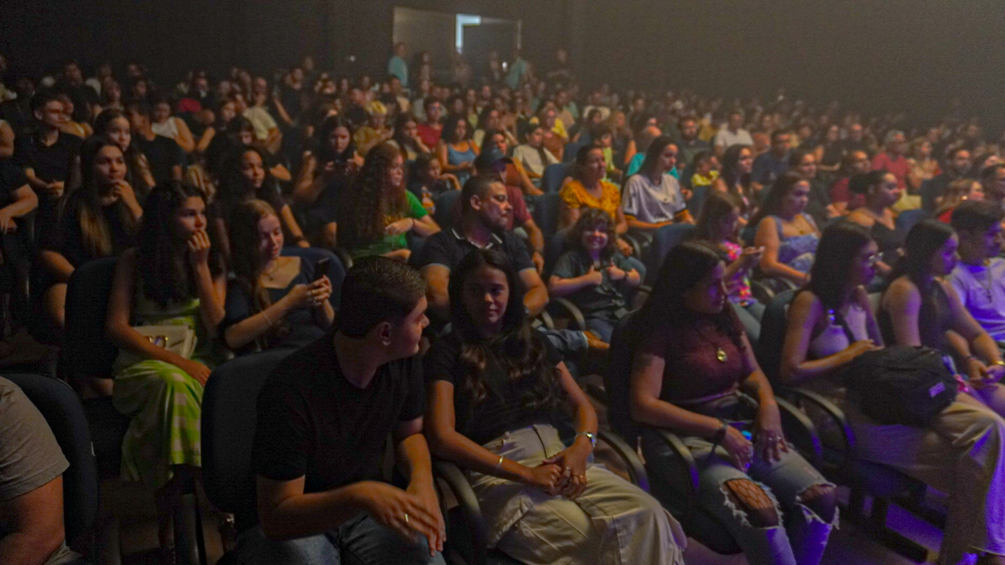 P&uacute;blico no Centro Cultural de Porangatu | Foto: Secult Goi&aacute;s