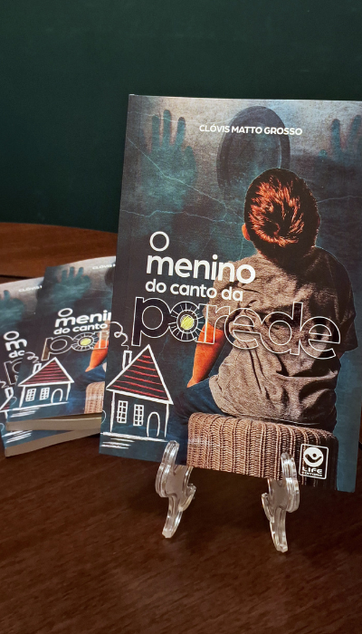 Livro 'O Menino do Canto da Parede' de Cl&oacute;vis Matto Grosso | Foto: Raquel de Souza