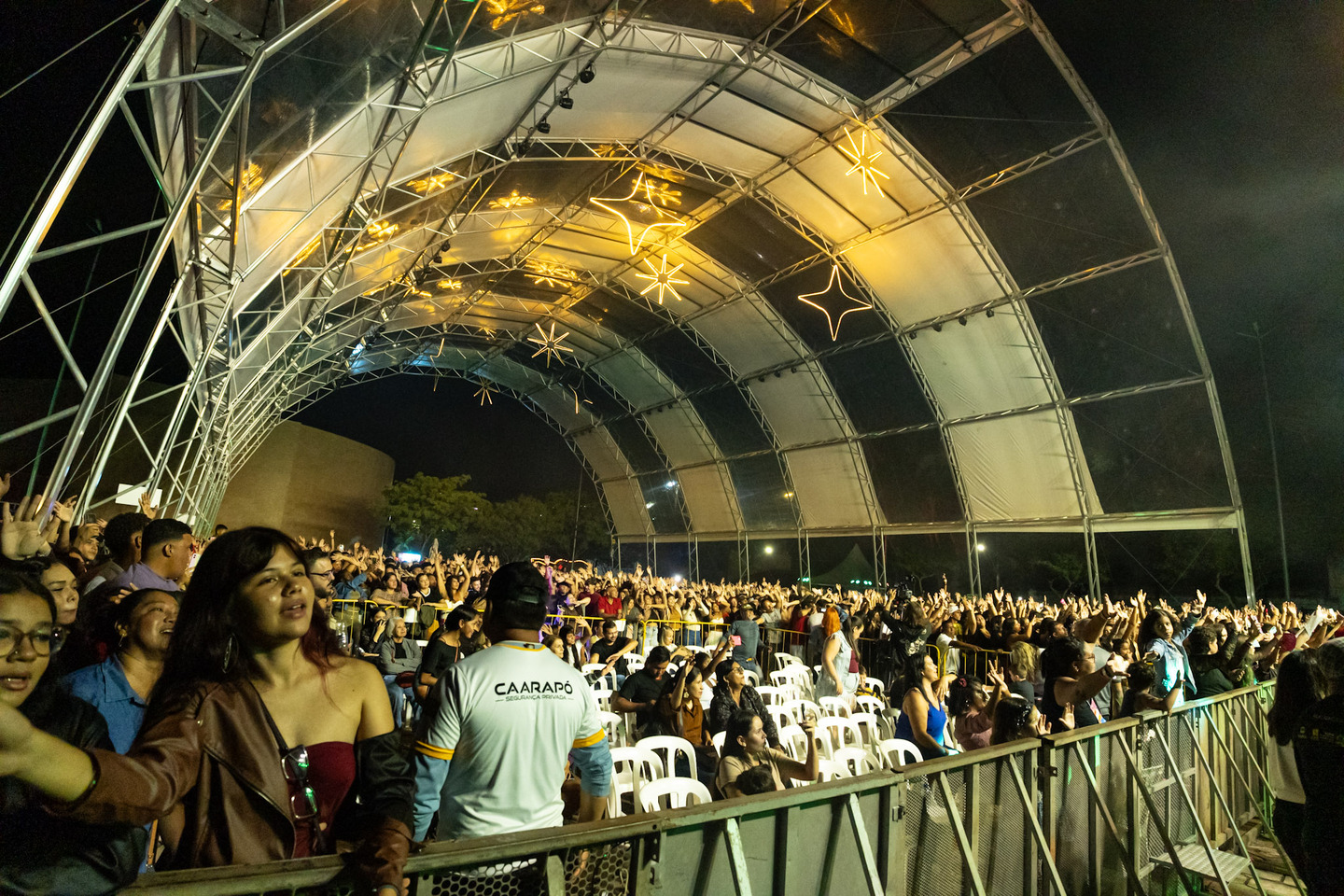 (15.mai.26)  Multid&atilde;o comparece ao show de Dennis DJ em Corumb&aacute; (MS). Foto: Tero Queiroz