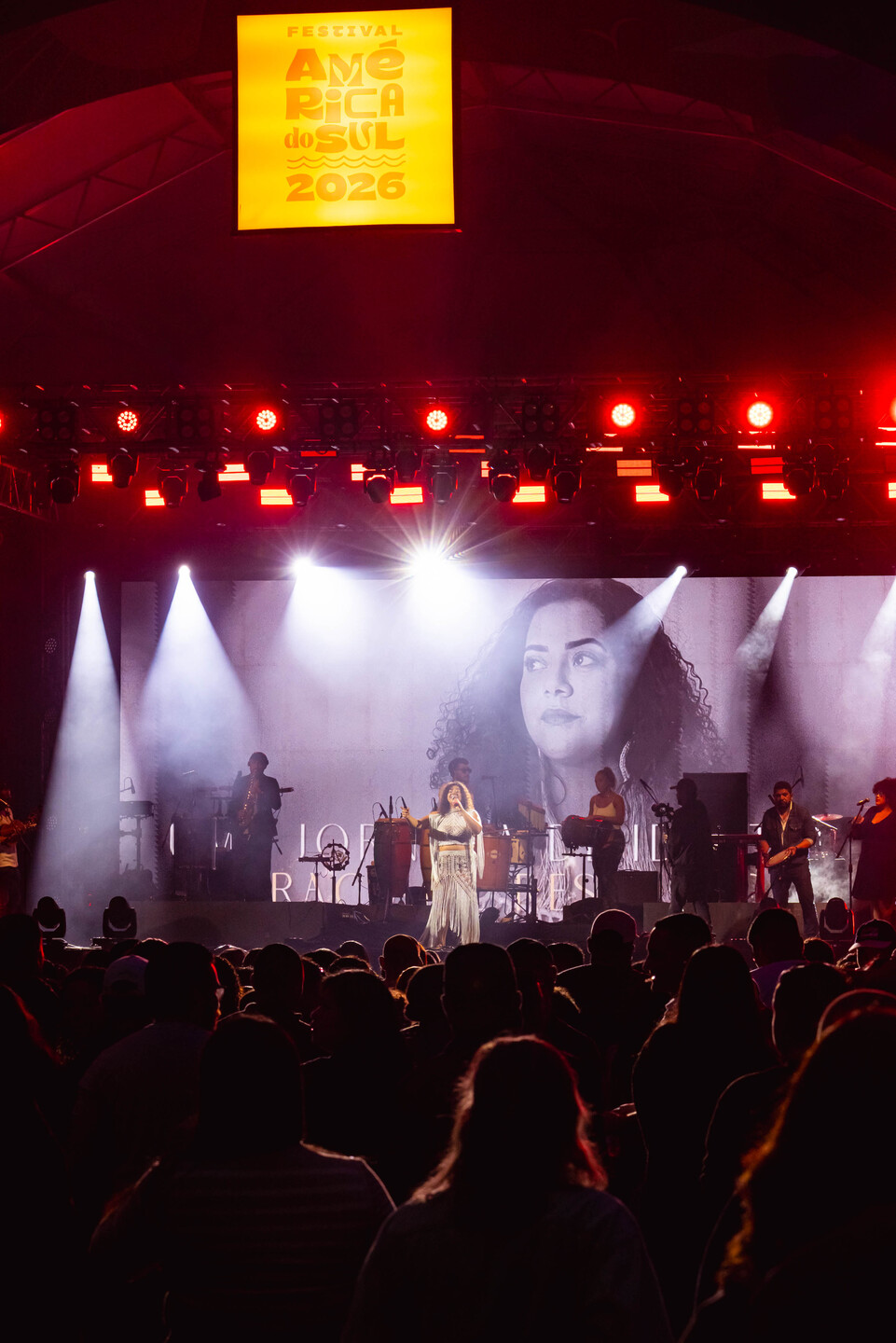 (17.mai.26) - Angelique Brasil realiza primeiro grande show no 19&ordm; Festival Am&eacute;rica do Sul (FAS), em Corumb&aacute; (MS). Foto: Tero Queiroz