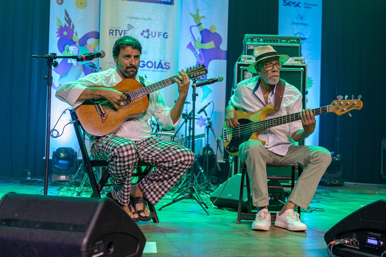 Duo de cordas | Foto: Divulga&ccedil;&atilde;o