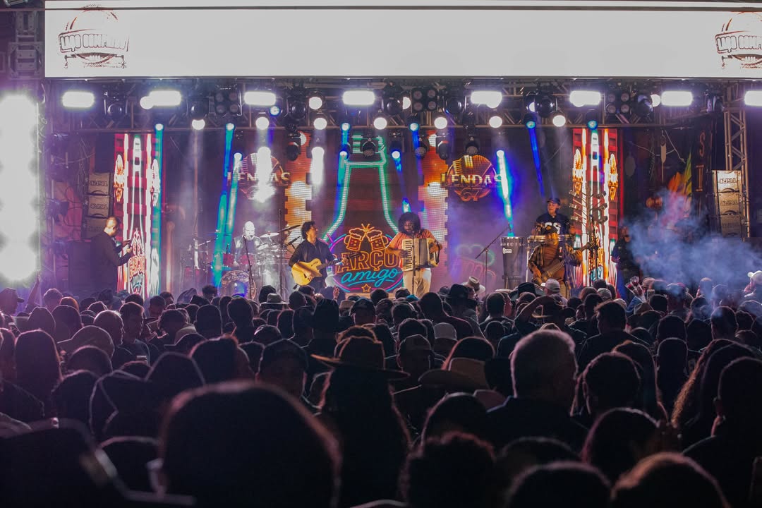 Forma&ccedil;&atilde;o Lendas 67 durante show em Itapor&atilde; (MS). Foto: Instagram Lendas 